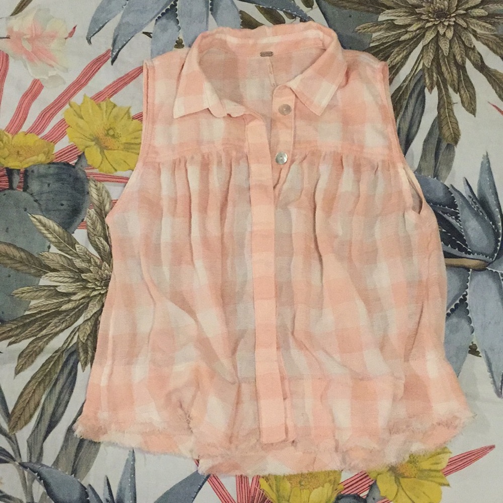 Free people “Hey there sunrise” button front tank!